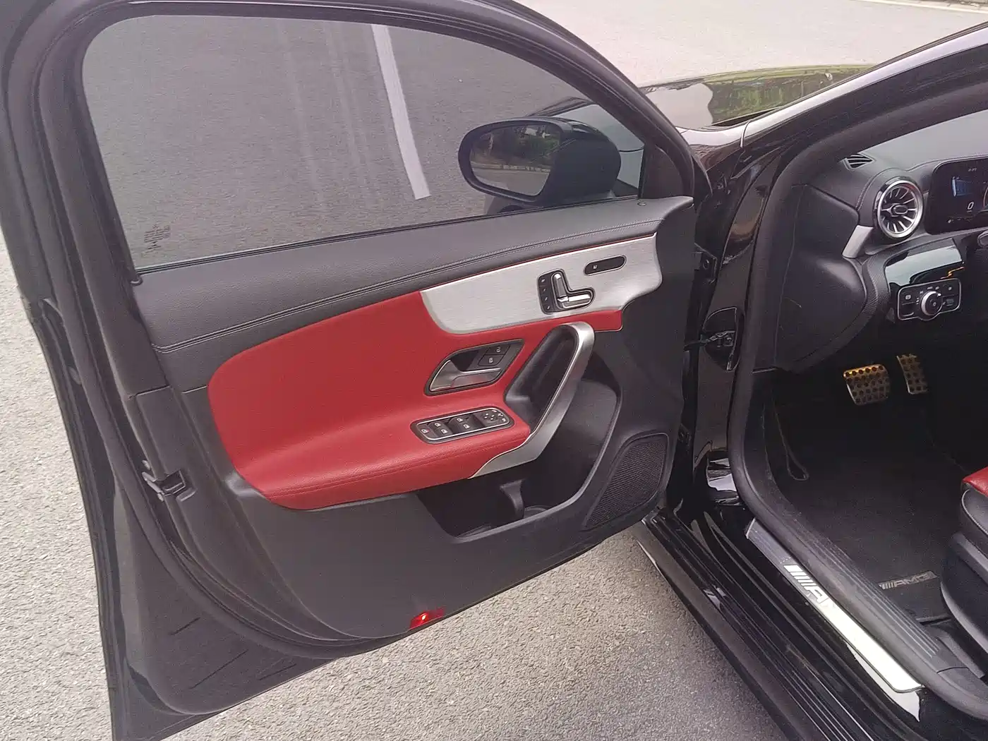 Mercedes-Benz A-Class AMG (Import) 2020 AMG A 35 4MATIC фото 7