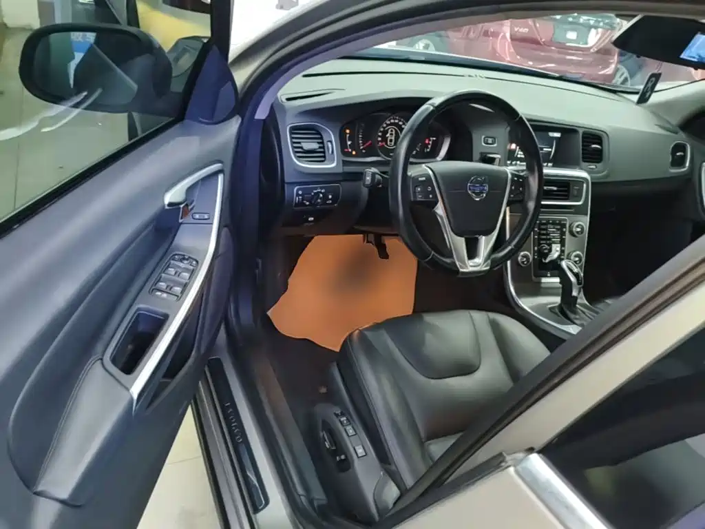 Volvo V60 2015 2015 T5 Momentum