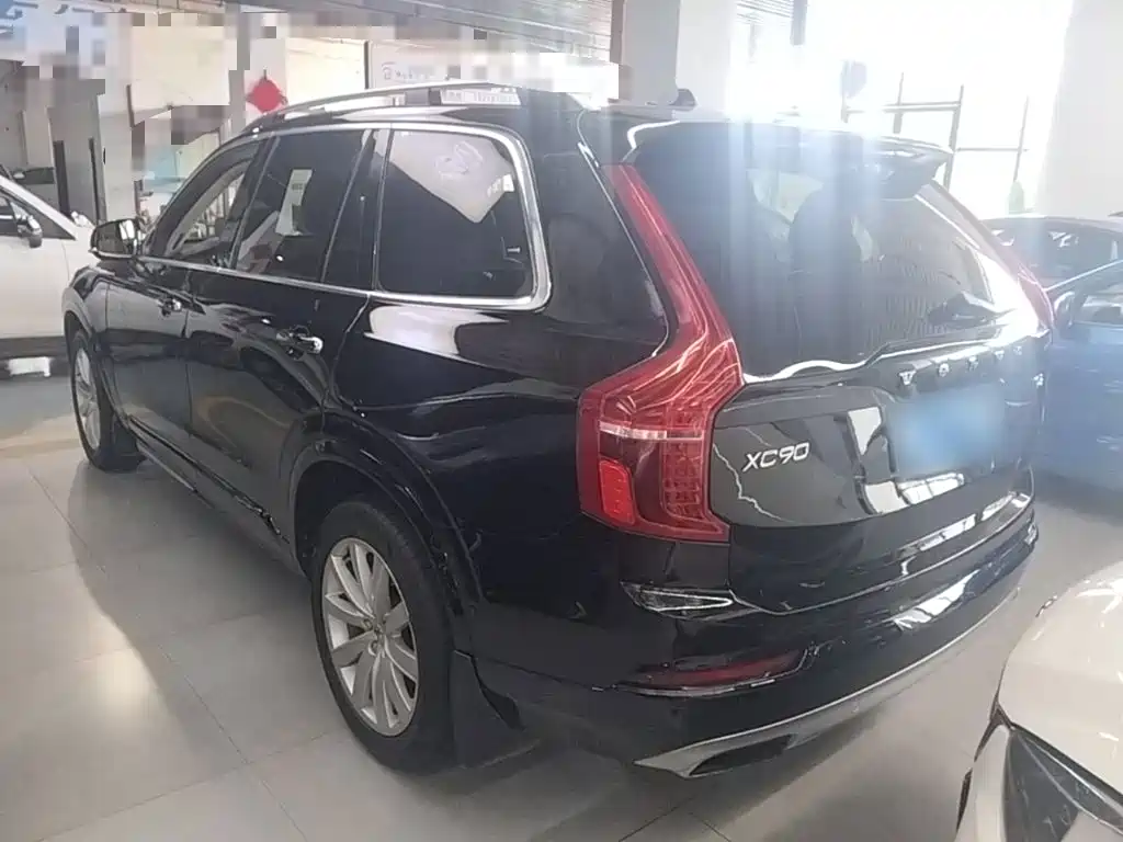 Photo 5 - Volvo XC90
