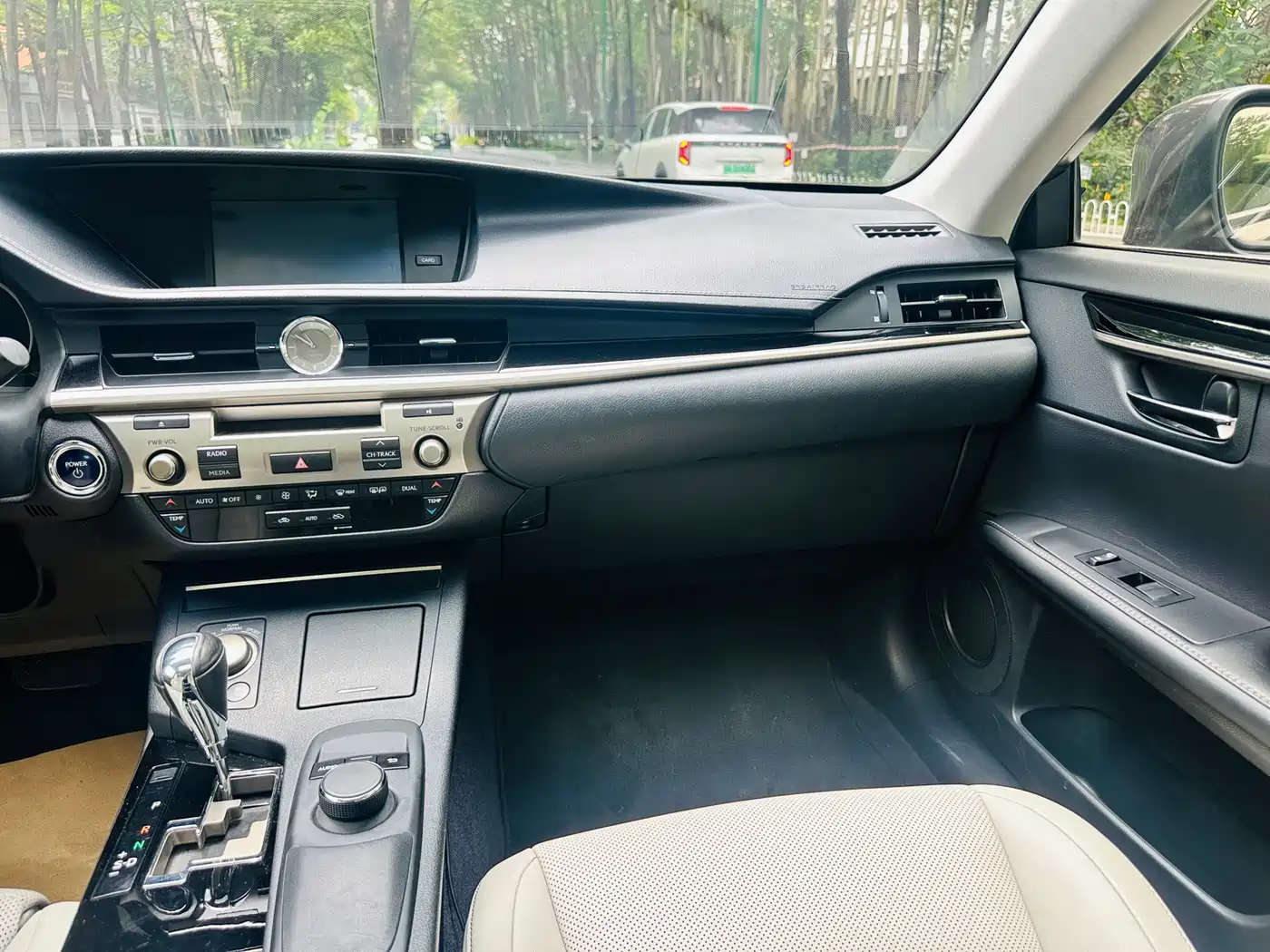 Lexus ES 2014 300h Elite Edition фото 24