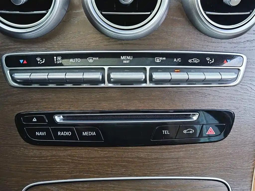 Mercedes-Benz GLC 2018 GLC 300 4MATIC Dynamic фото 26