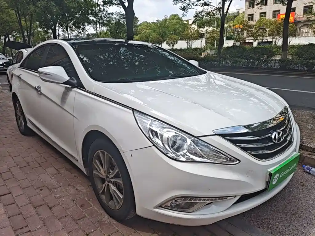 Фото 4 - Hyundai Sonata