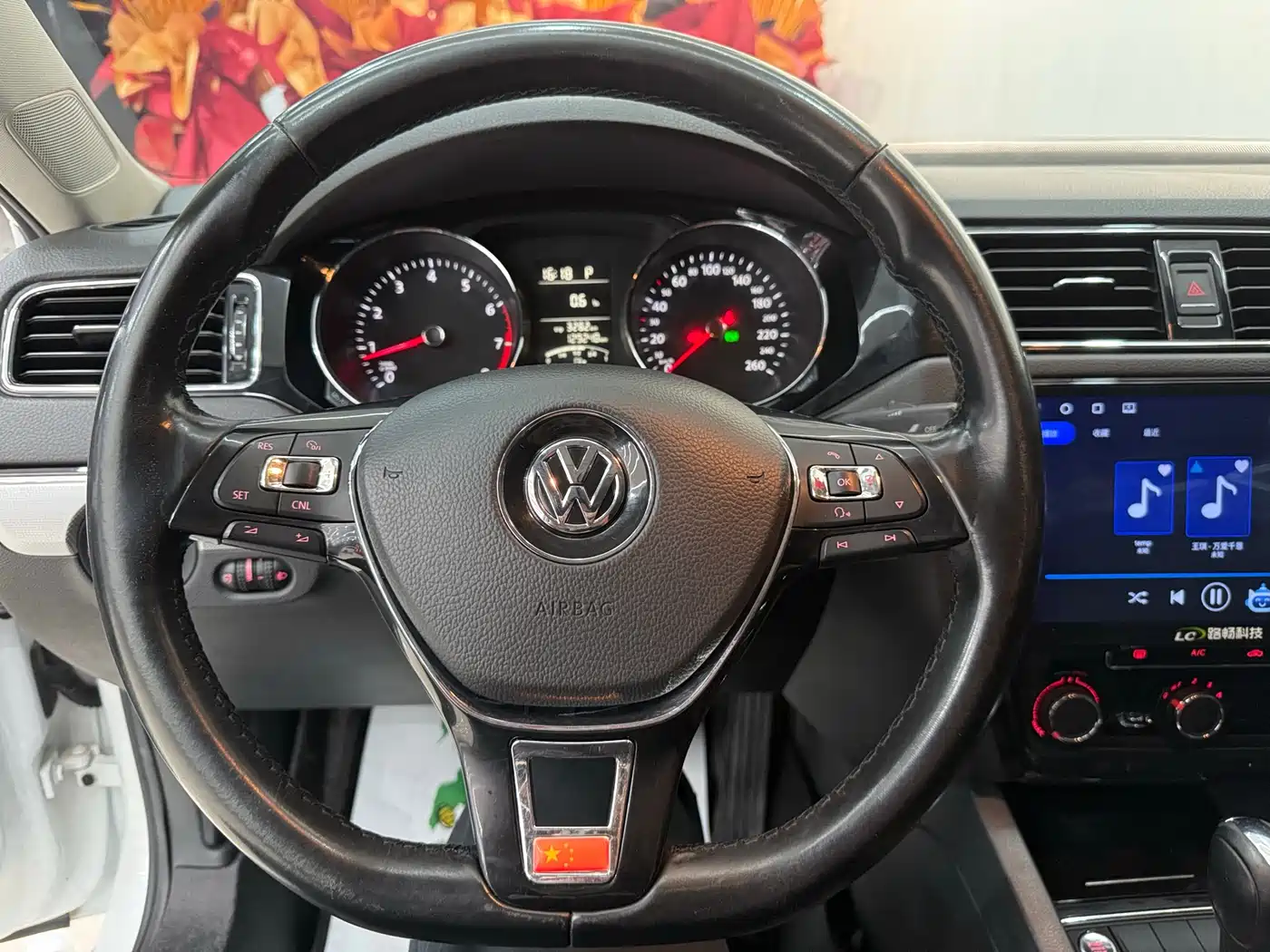 Volkswagen Sagitar 2018 1.6L Automatic Comfort фото 10