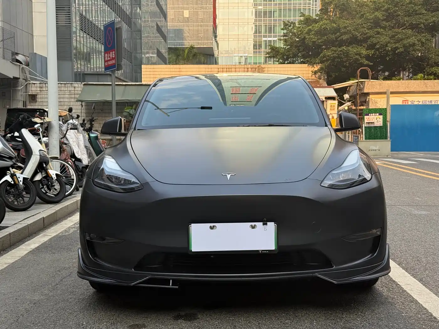 TESLA MODEL Y