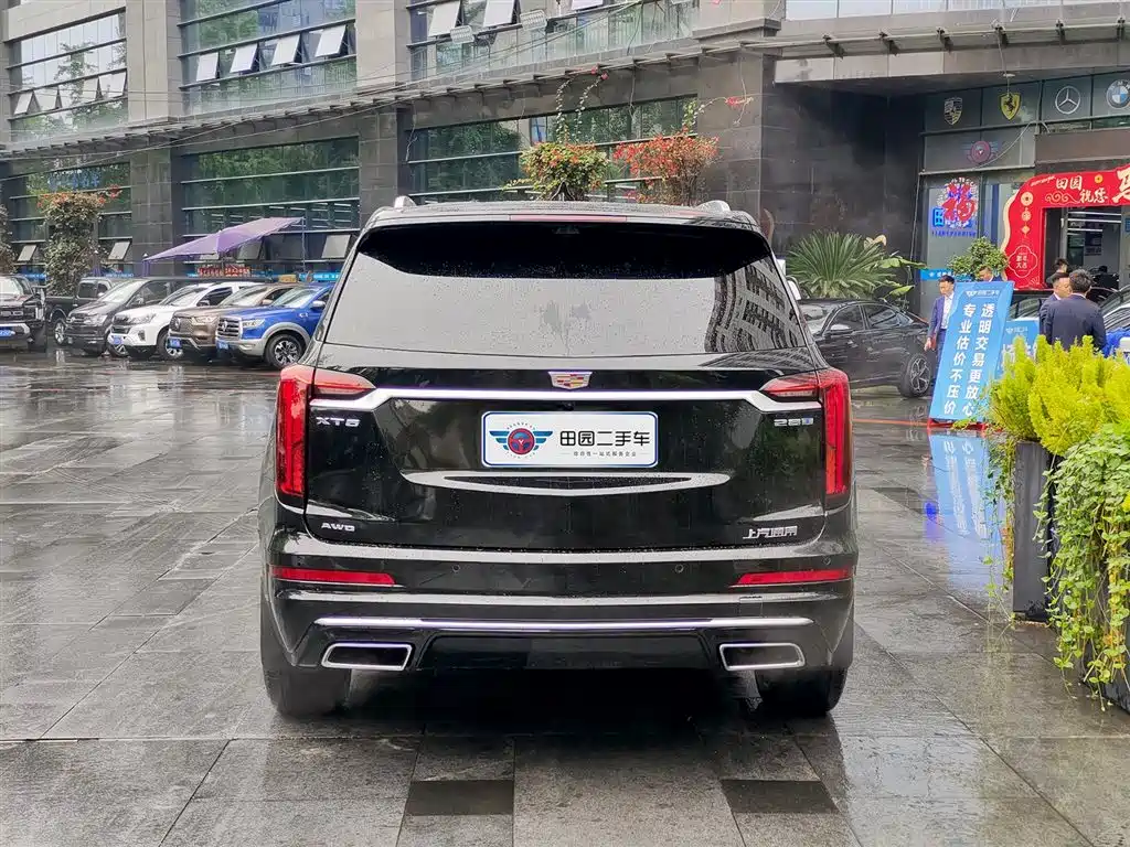 CADILLAC XT6