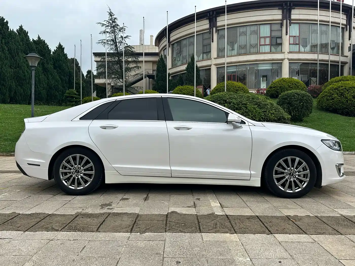 LINCOLN MKZ