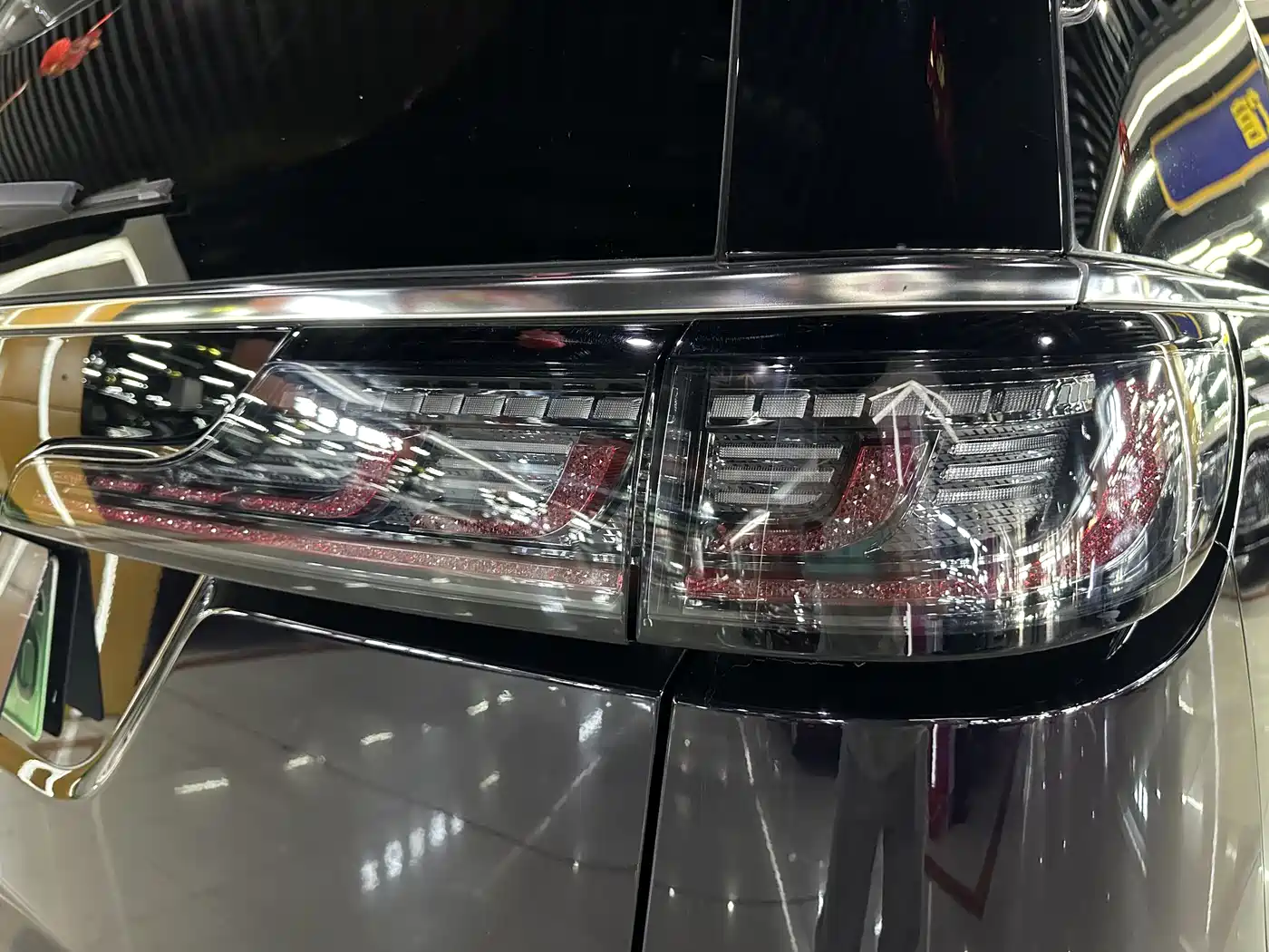 Voyah Auto Voyah Dreamer 2025 PHEV 4WD Kunpeng Premium Edition фото 4
