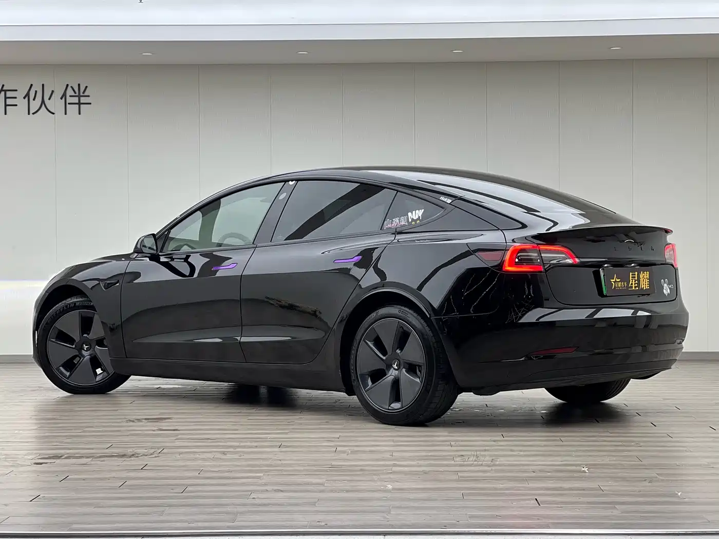 TESLA MODEL 3