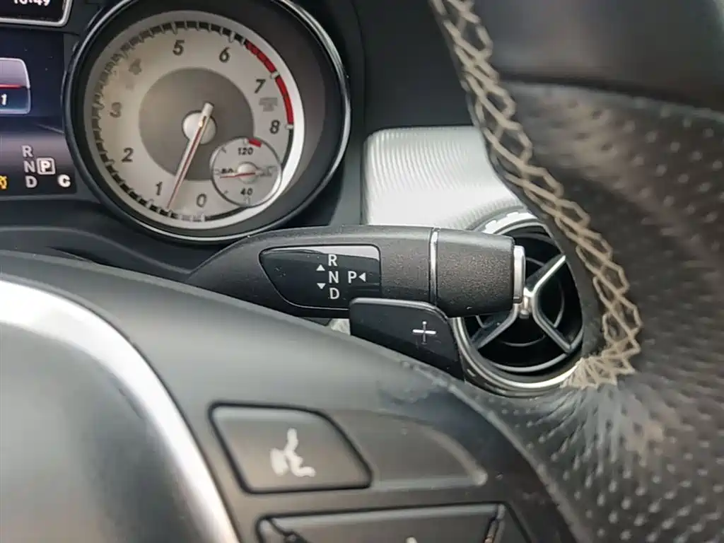Mercedes-Benz GLA 2016 GLA 220 4MATIC Fashion фото 14