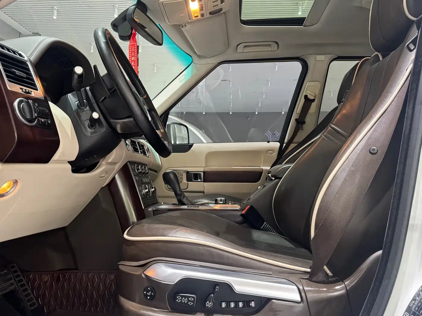 Land Rover Range Rover 2011 5.0 SC V8 фото 8