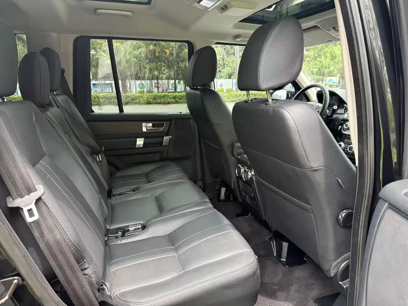 Land Rover Discovery 2015 3.0 SC V6 SE фото 13