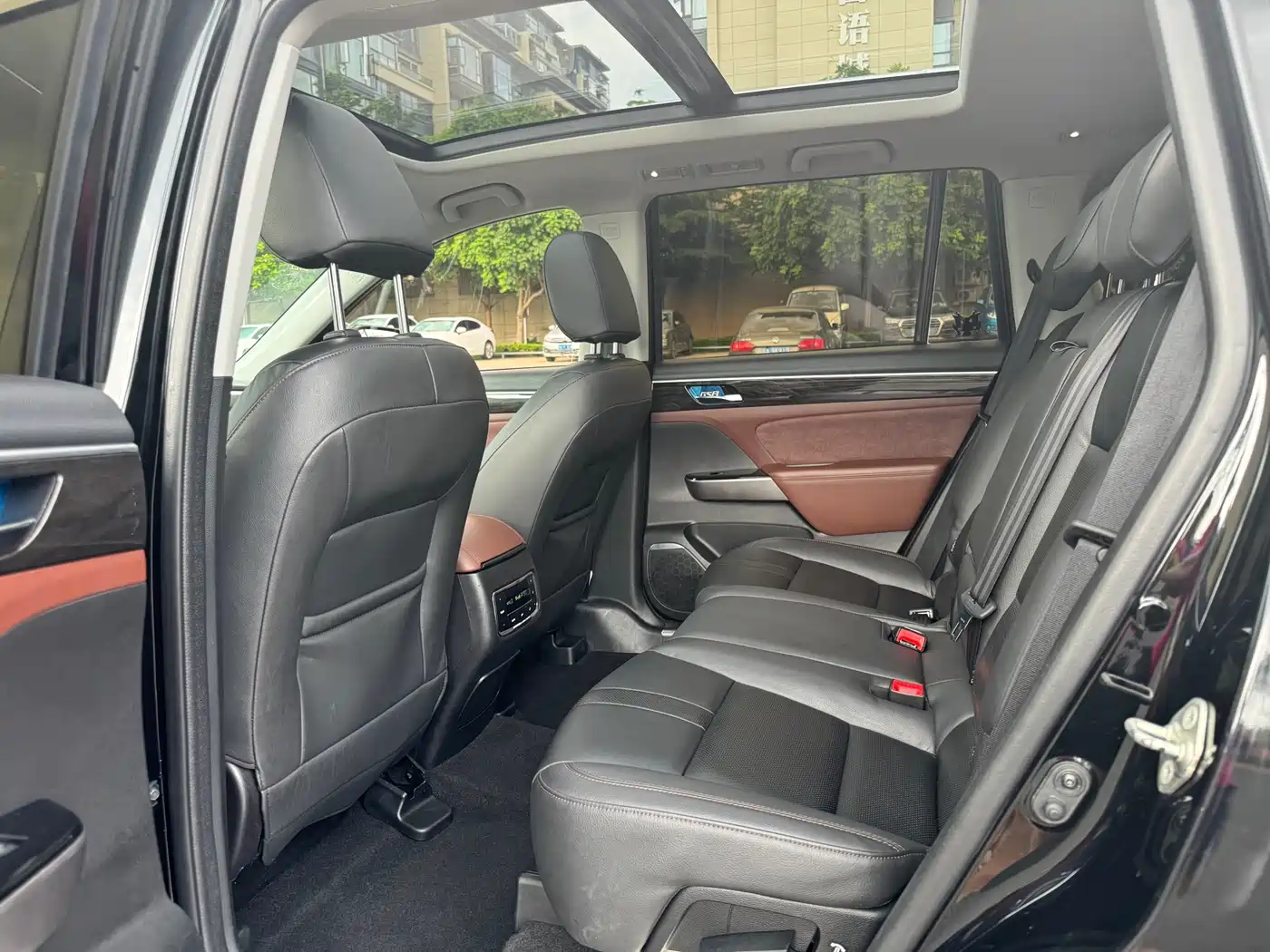 GAC Trumpchi Trumpchi GS8 2017 320T AWD Luxury Smart Connect (7-Seater) фото 14
