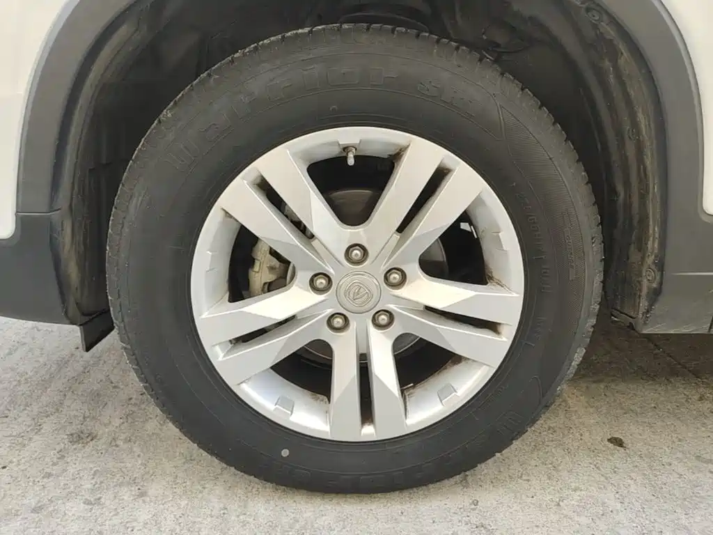 Фото 23 - Changan CS75