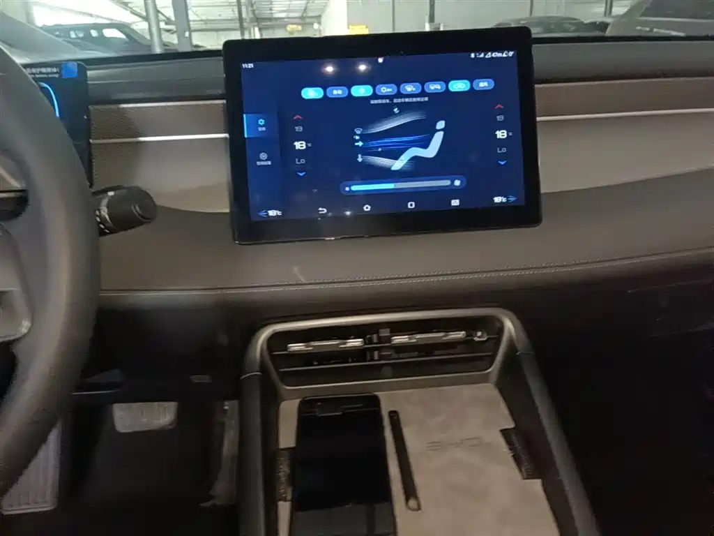 BYD Qin PLUS 2025 DM-i Smart Drive 55KM Leader фото 13