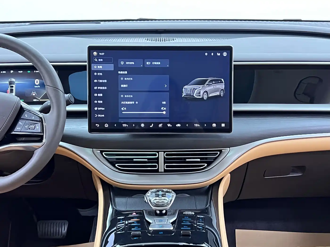 Denza D9 2024 DM-i 980 AWD Prestige фото 25