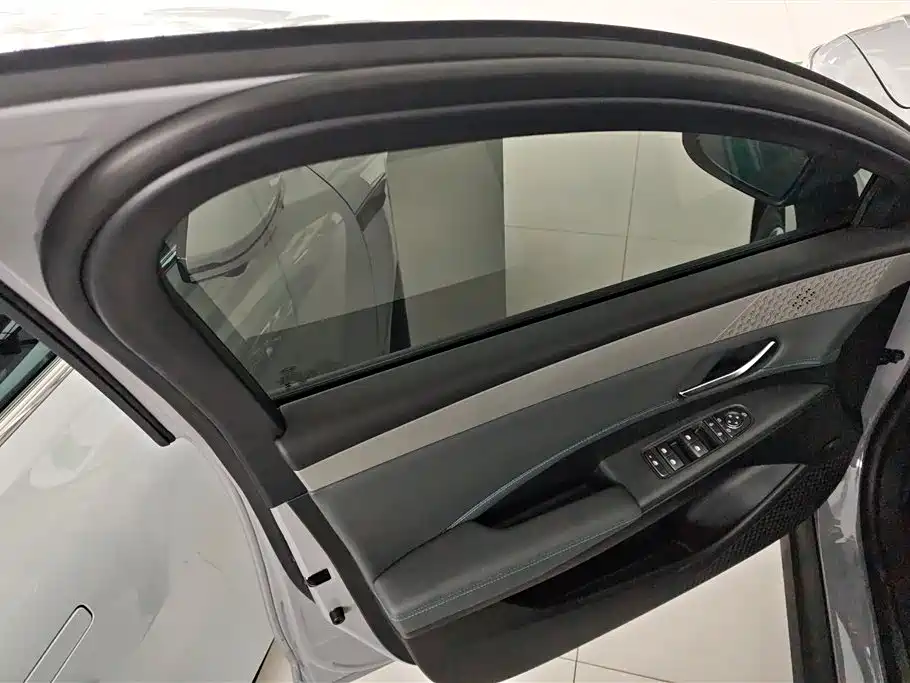 BYD Qin PLUS 2026 Model DM-i 210KM Progressive Edition фото 7