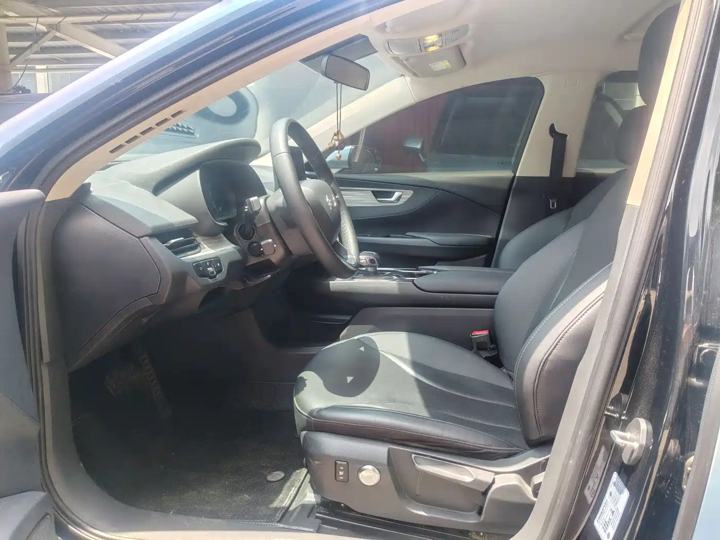 Hongqi E-QM5 2023 620km PLUS фото 6