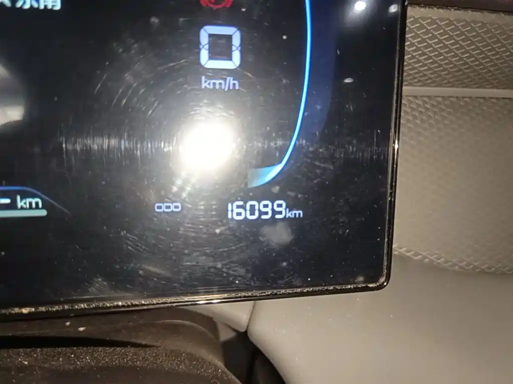 BYD Qin PLUS 2025 DM-i Smart Drive 55KM Leader фото 12