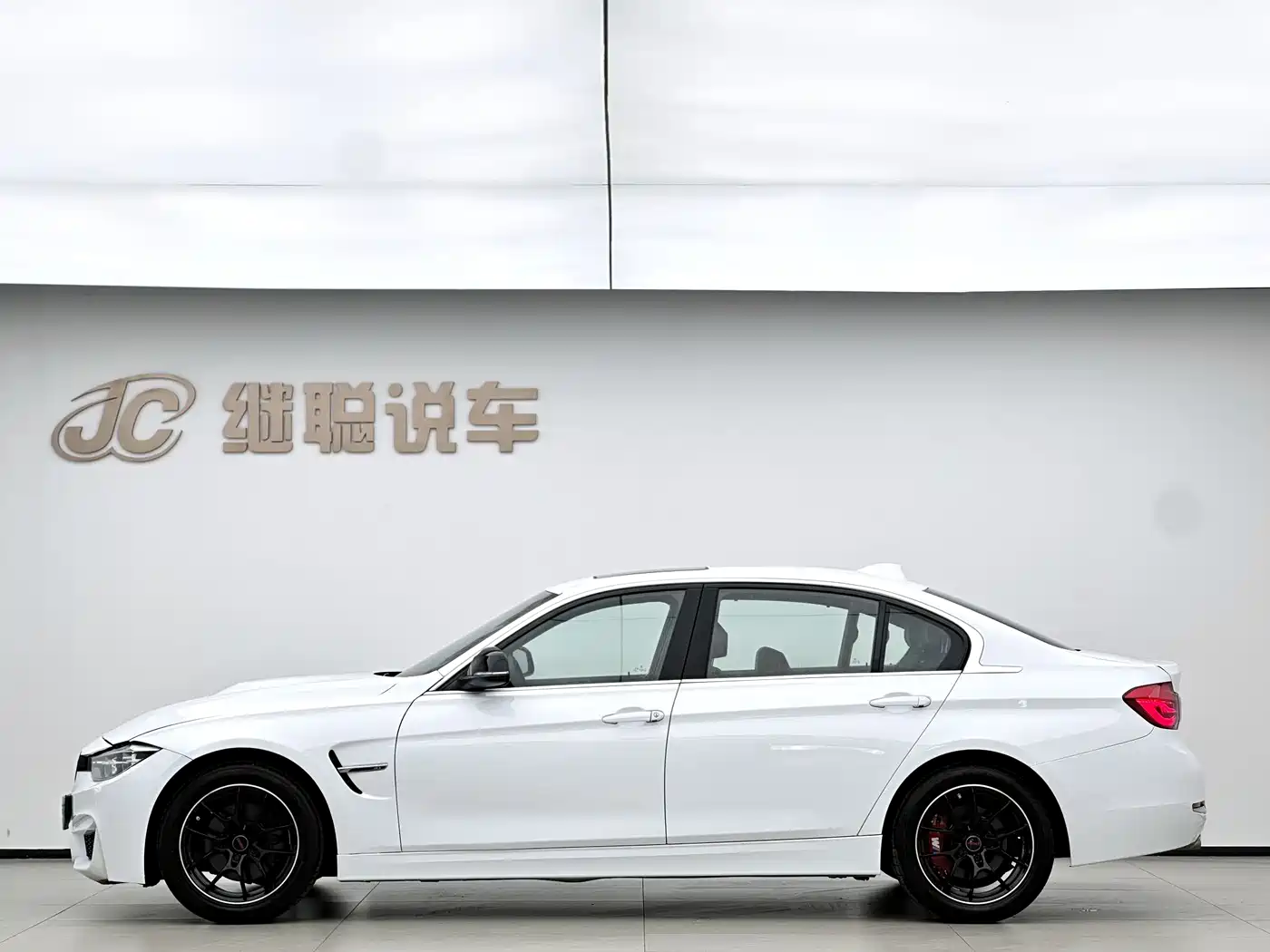 BMW 3 Series 2018 318Li фото 16