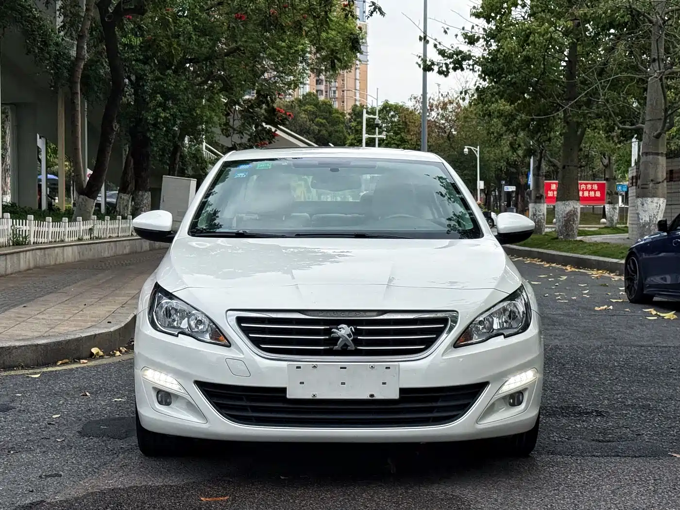 Peugeot 408 2015 Model 1.2T Automatic Luxury Edition фото 2