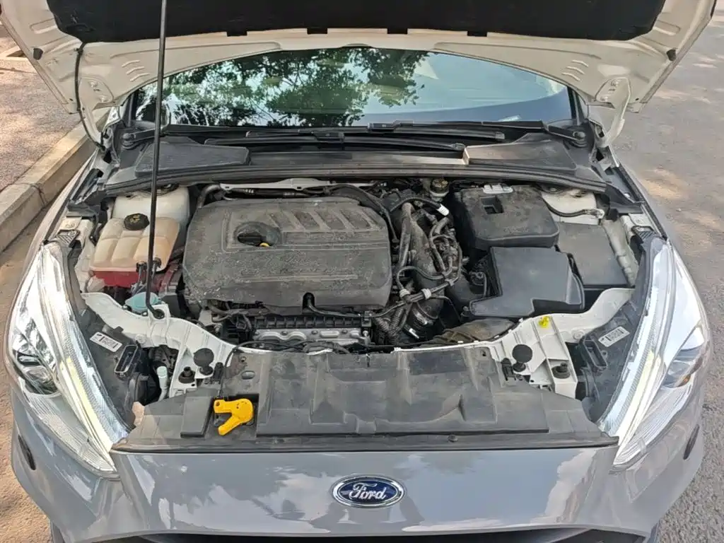 Фото 20 - Ford Focus
