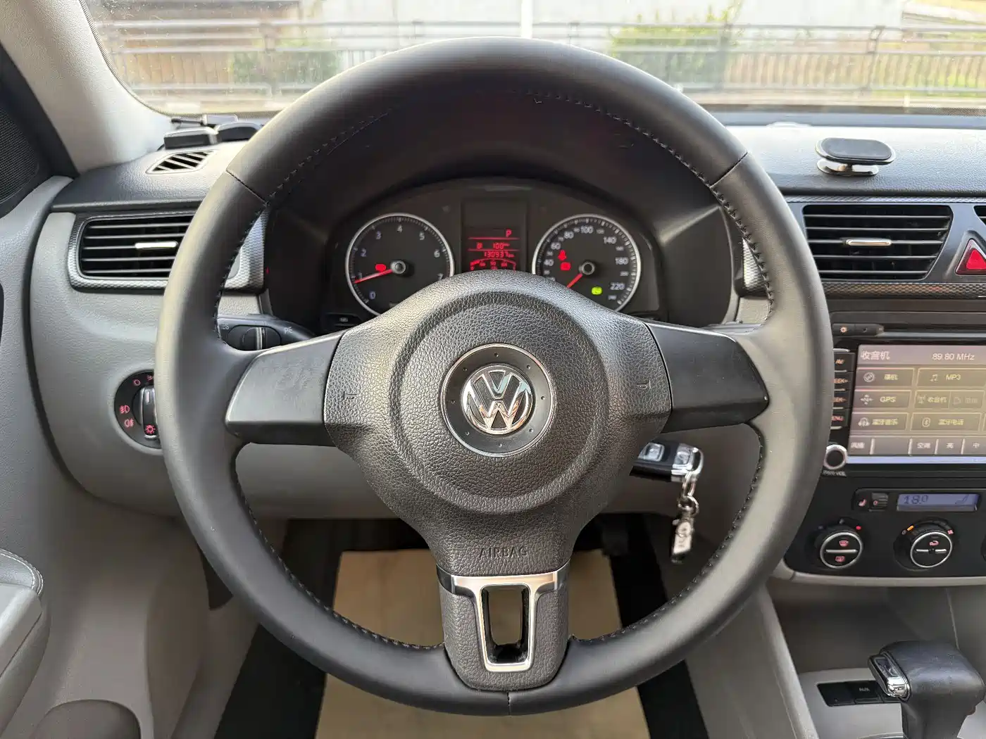 Volkswagen Bora 2012 1.6L Automatic Luxury Model фото 15