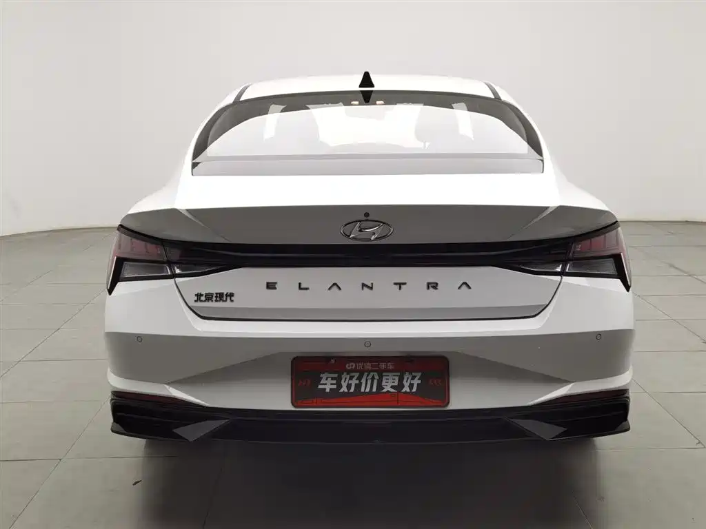 Hyundai Elantra 2021 1.5L CVT LUX Premium Edition фото 4