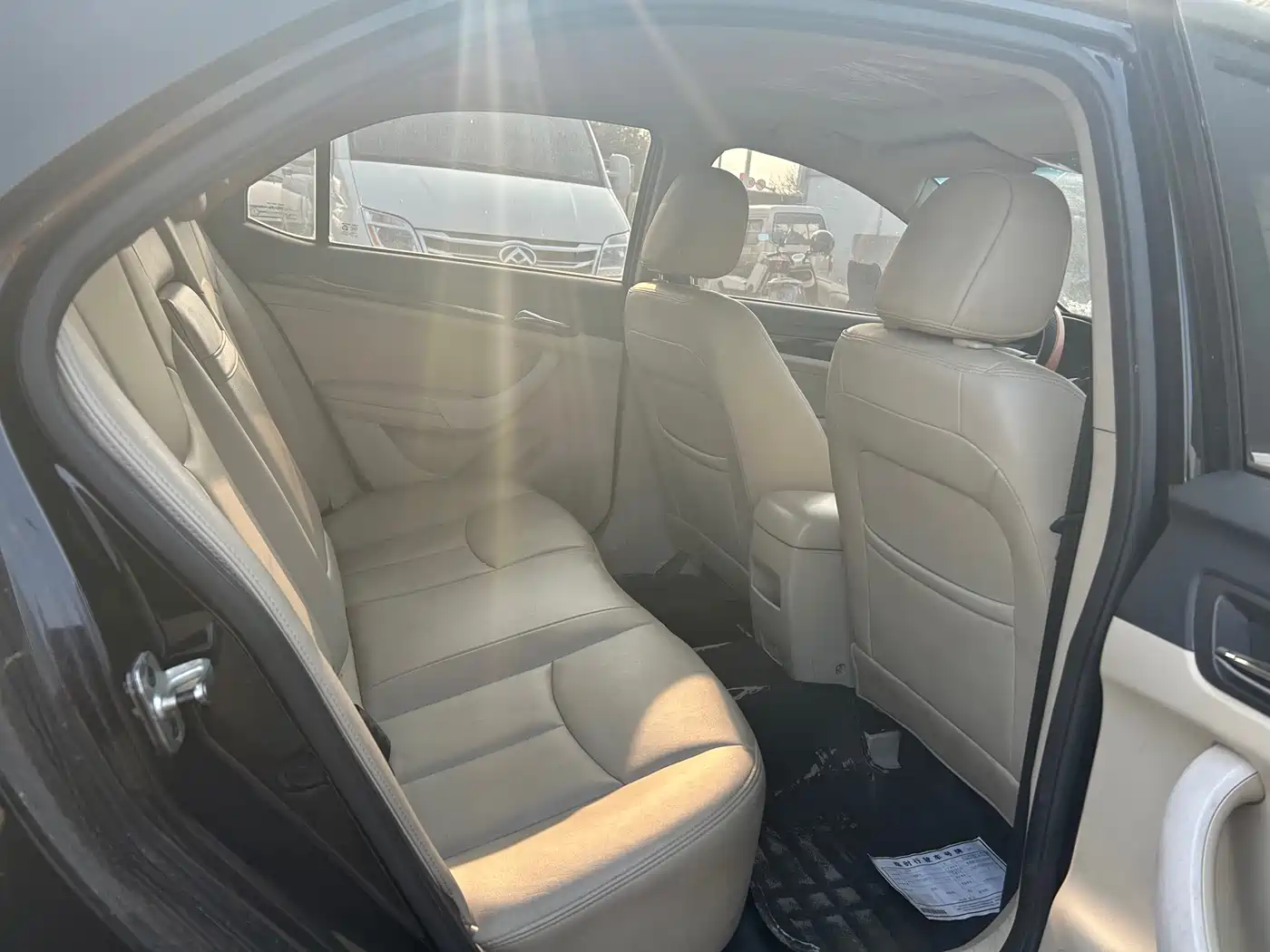 Photo 7 - Roewe 360