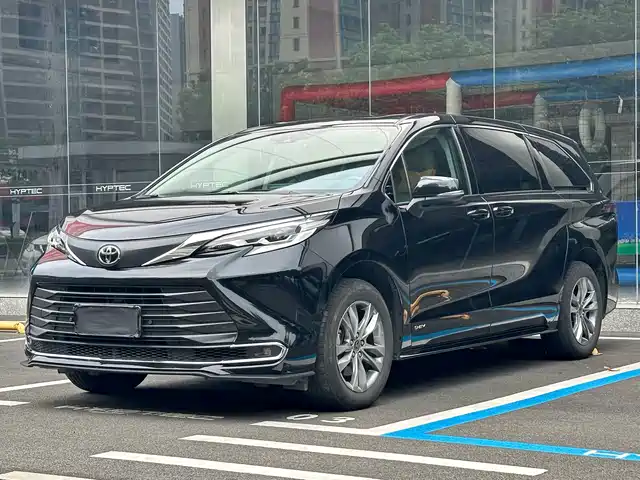 Toyota Sienna 2024 2.5L Hybrid Comfort Edition — фото 1