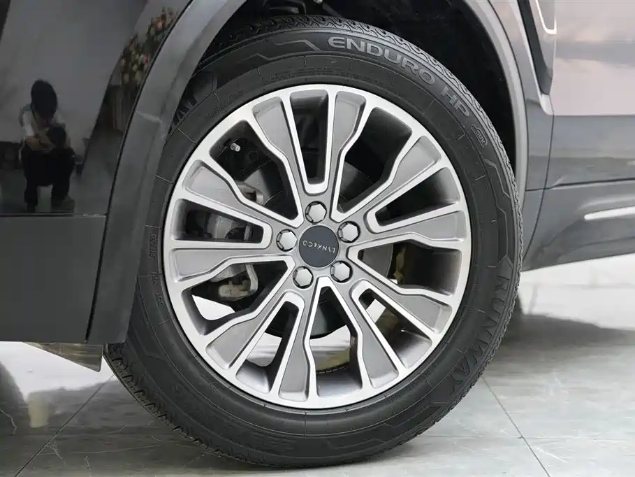 Lynk & Co 01 2017 2.0T 2WD фото 3