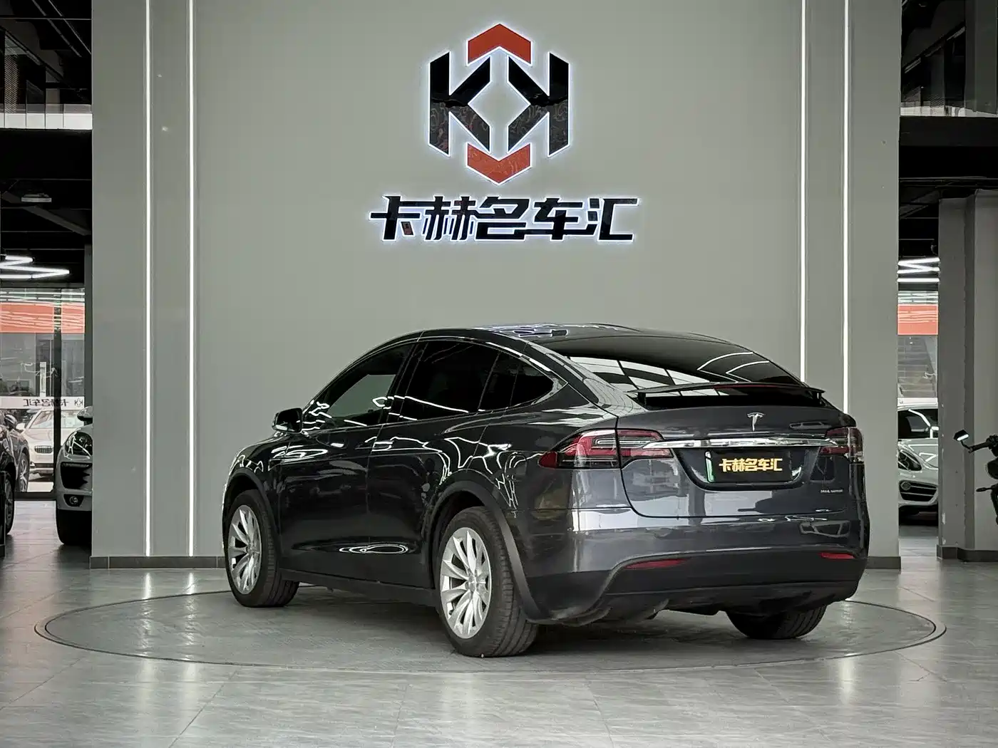 TESLA MODEL X