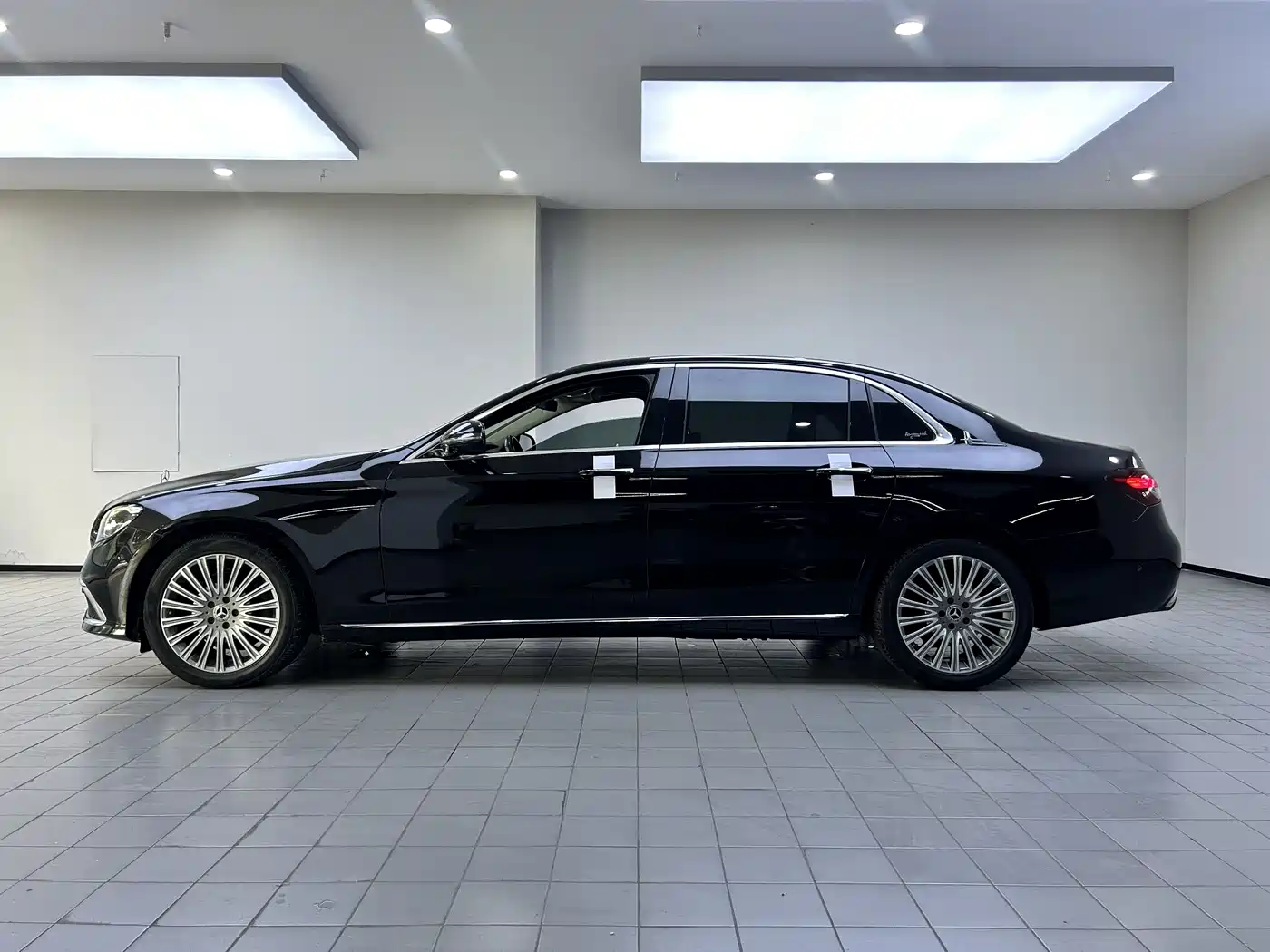 Mercedes-Benz E-Class 2021 E 300 L Fashion фото 4