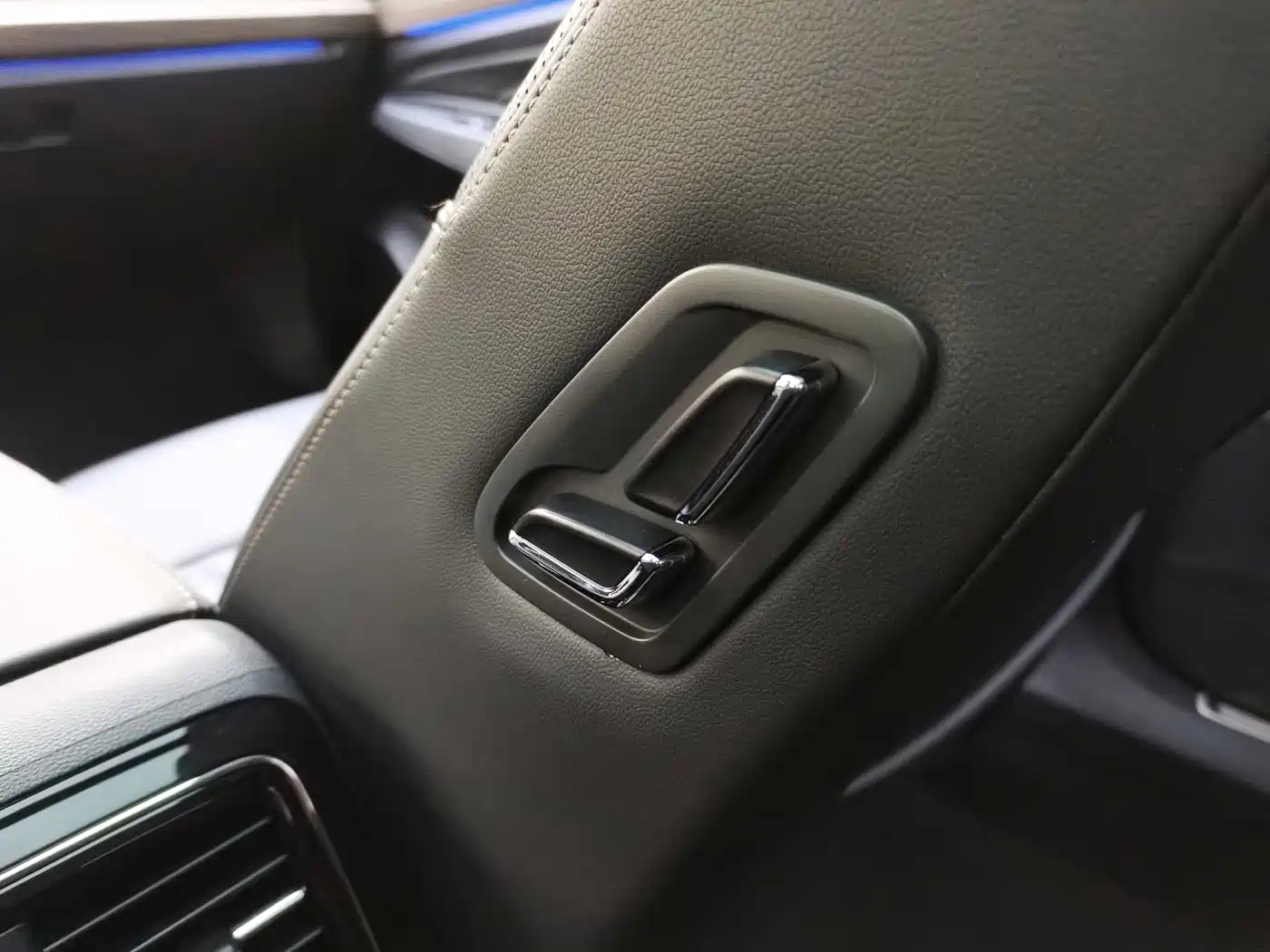 Volkswagen Passat 2019 330TSI Premium Edition China V фото 23