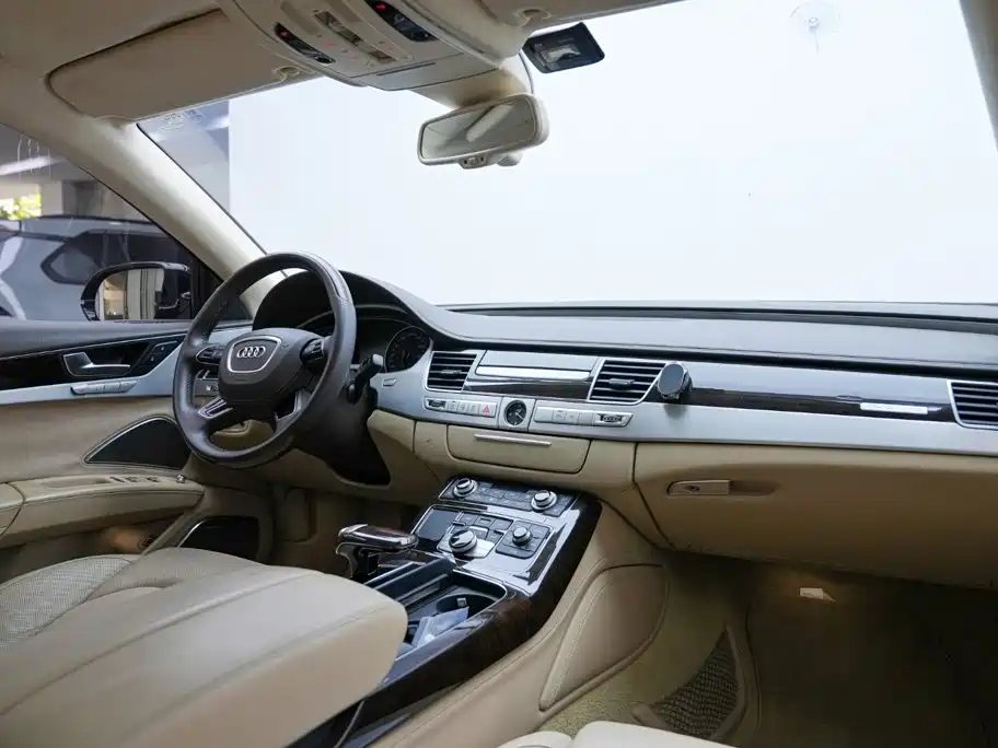 Photo 14 - Audi A8