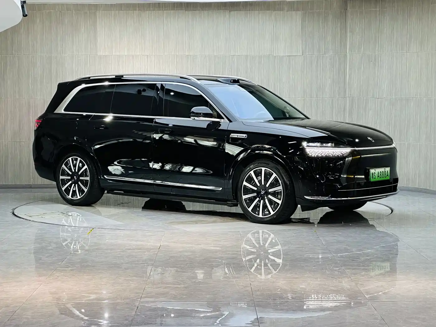 AITO Wenjie AITO M9 2025 Extended Range Ultra 52kWh 6-Seater фото 2
