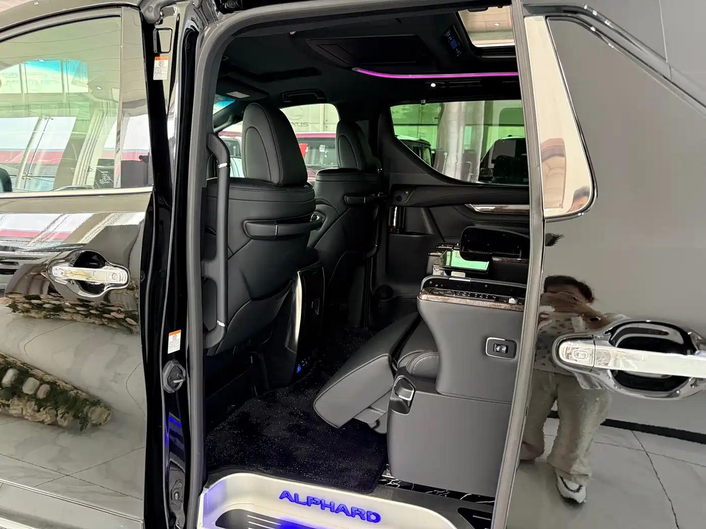 Toyota Alphard 2021 Hybrid 2.5L Premium фото 8