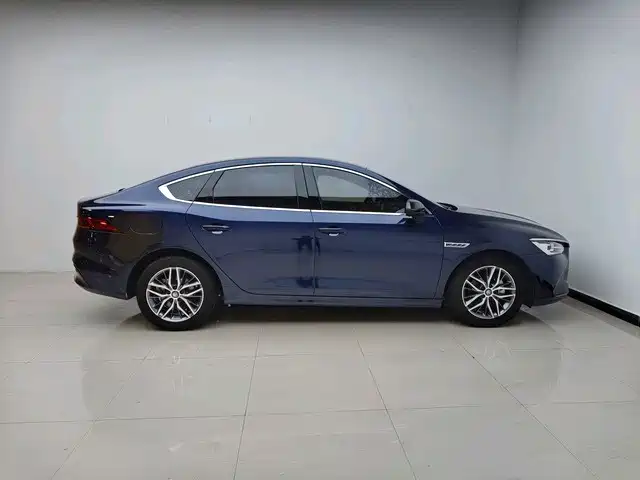 BYD Qin PLUS 2023 Champion Edition DM-i 55KM Surpassing фото 4
