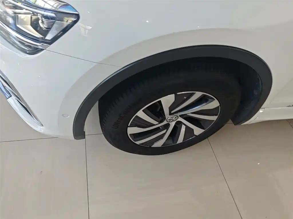 Фото 23 - Volkswagen Tiguan L PHEV