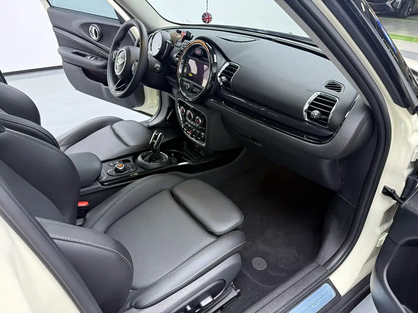 Фото 2 - MINI CLUBMAN