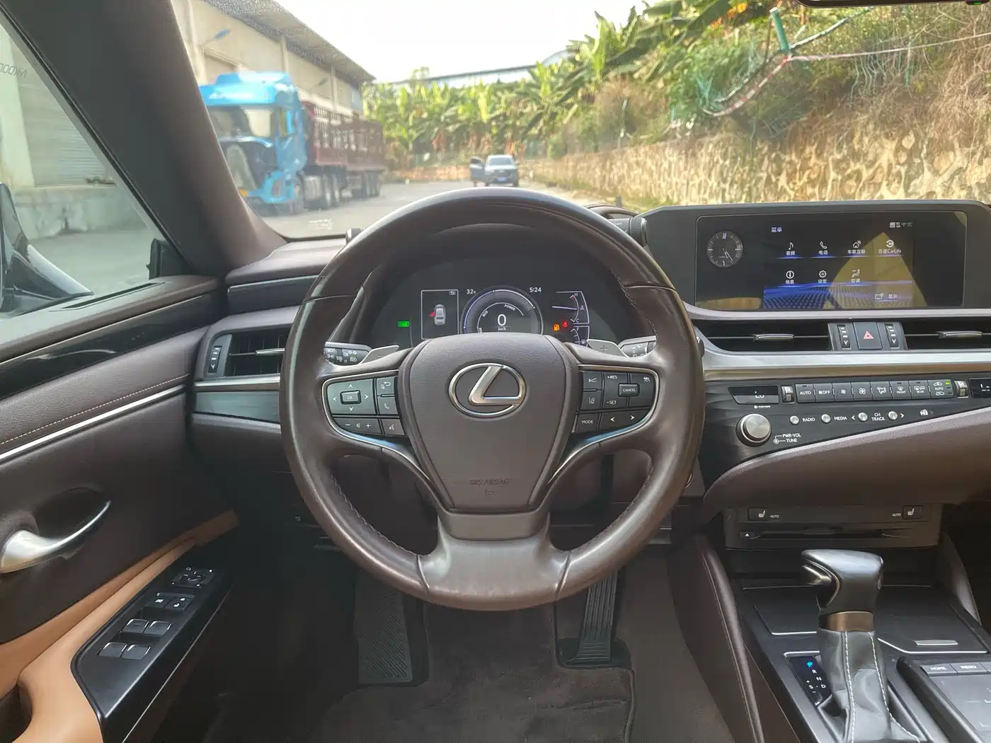 Lexus ES 2020 200 Excellence фото 8