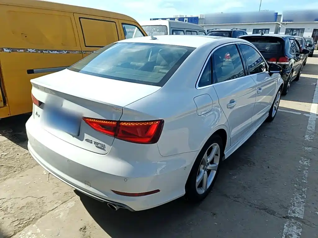 Audi A3 (Import) 2016 2015 Limousine 45 TFSI S line Luxury
