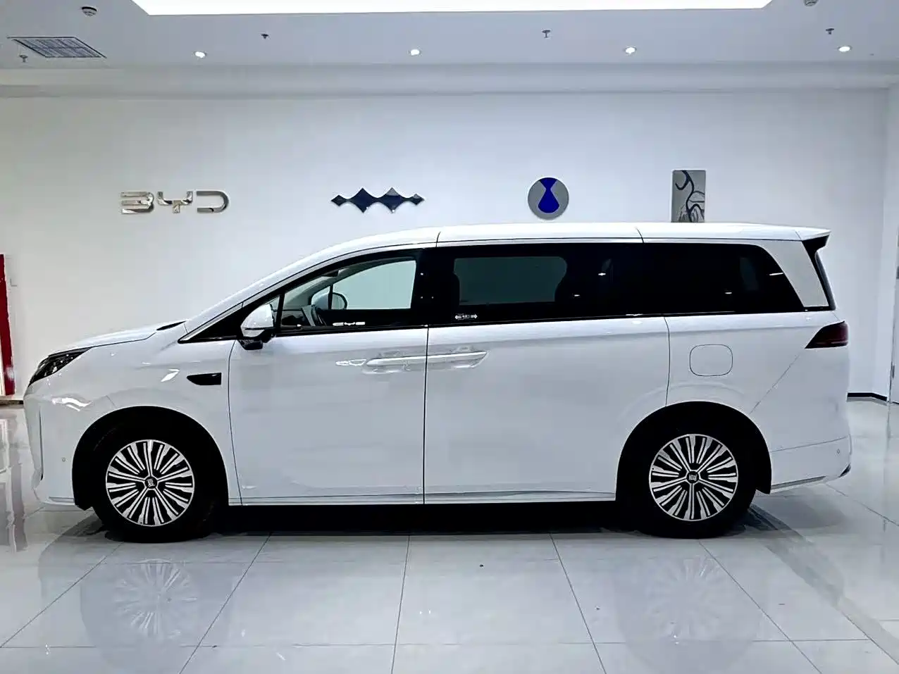 BYD Xia 2025 2025 DM-i 1.5T 180km Surpass Edition