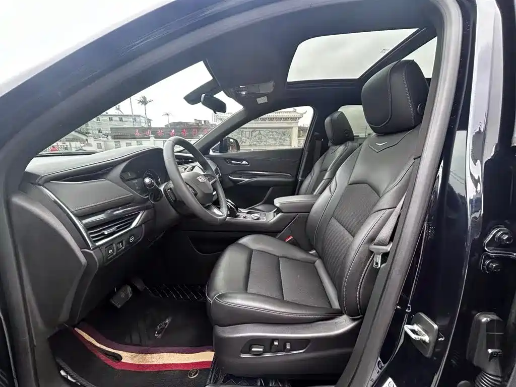 CADILLAC XT4
