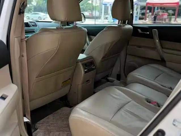 Toyota Highlander 2012 2.7L 2WD 7-Seater Luxury Edition фото 5