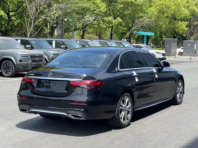 Mercedes-Benz E-Class 2023 E 300 L Sport Fashion фото 16