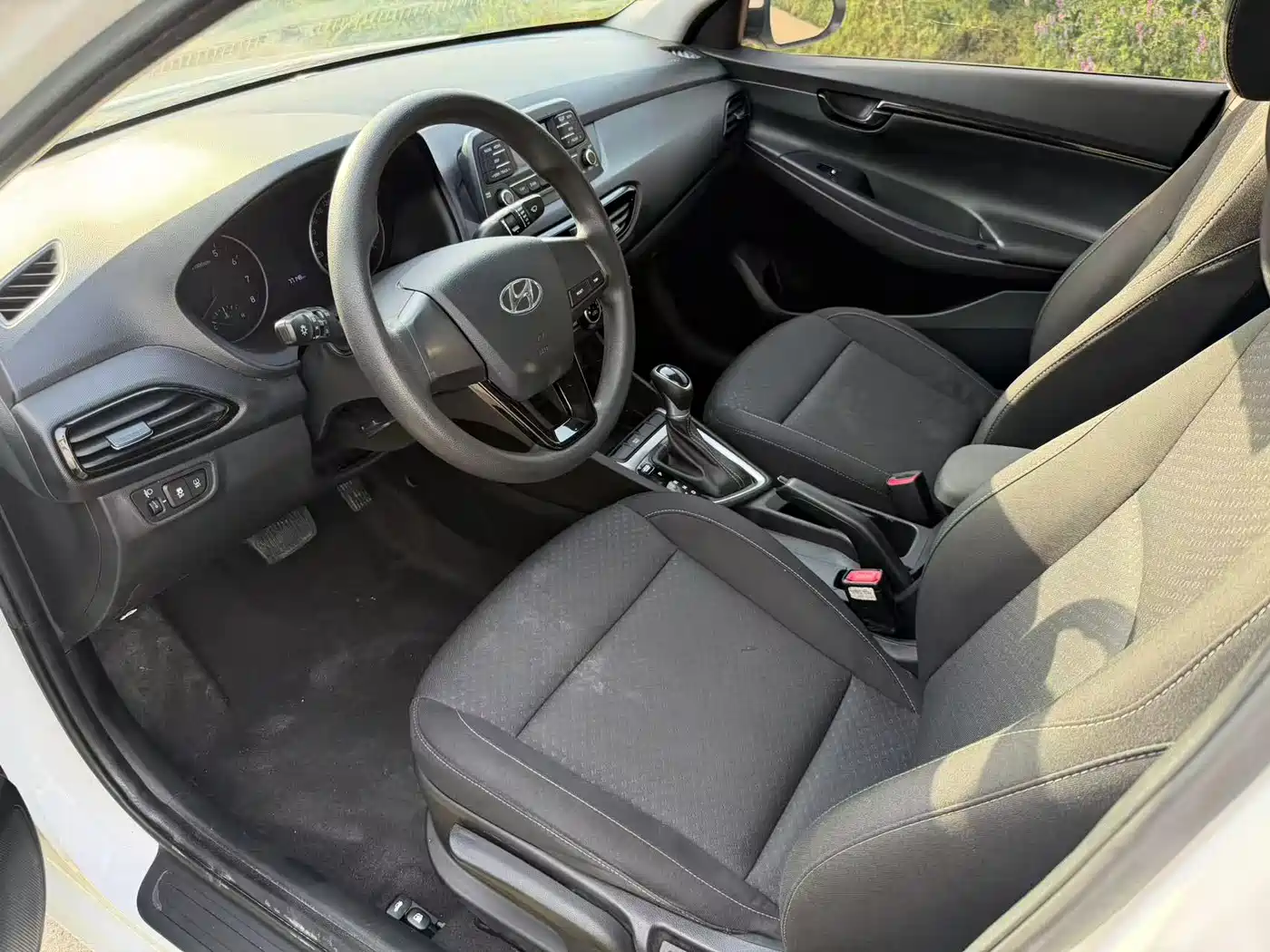 Hyundai Elantra 2018 1.6L Automatic Pleasing Edition GL China VI фото 6