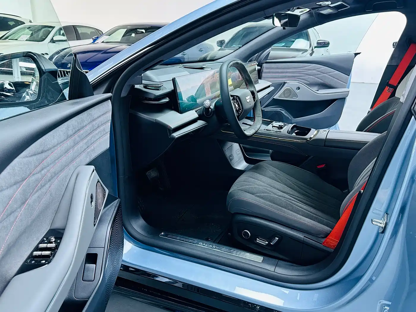 Geely Galaxy Galaxy E8 2025 620km AWD Starship LiDAR Smart Drive Edition фото 4
