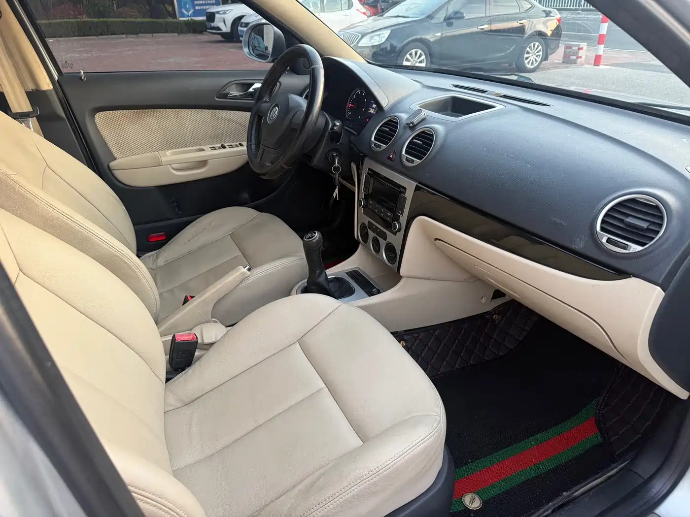 Volkswagen Lavida 2013 1.6L Manual Trend Edition фото 8