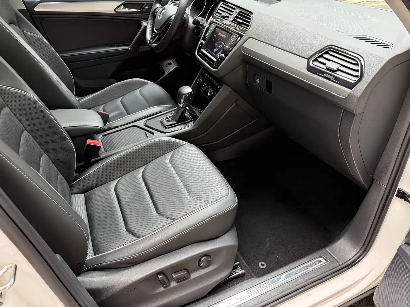 Volkswagen Tiguan L 2019 330TSI Auto 2WD Smart Luxury Edition China V фото 15