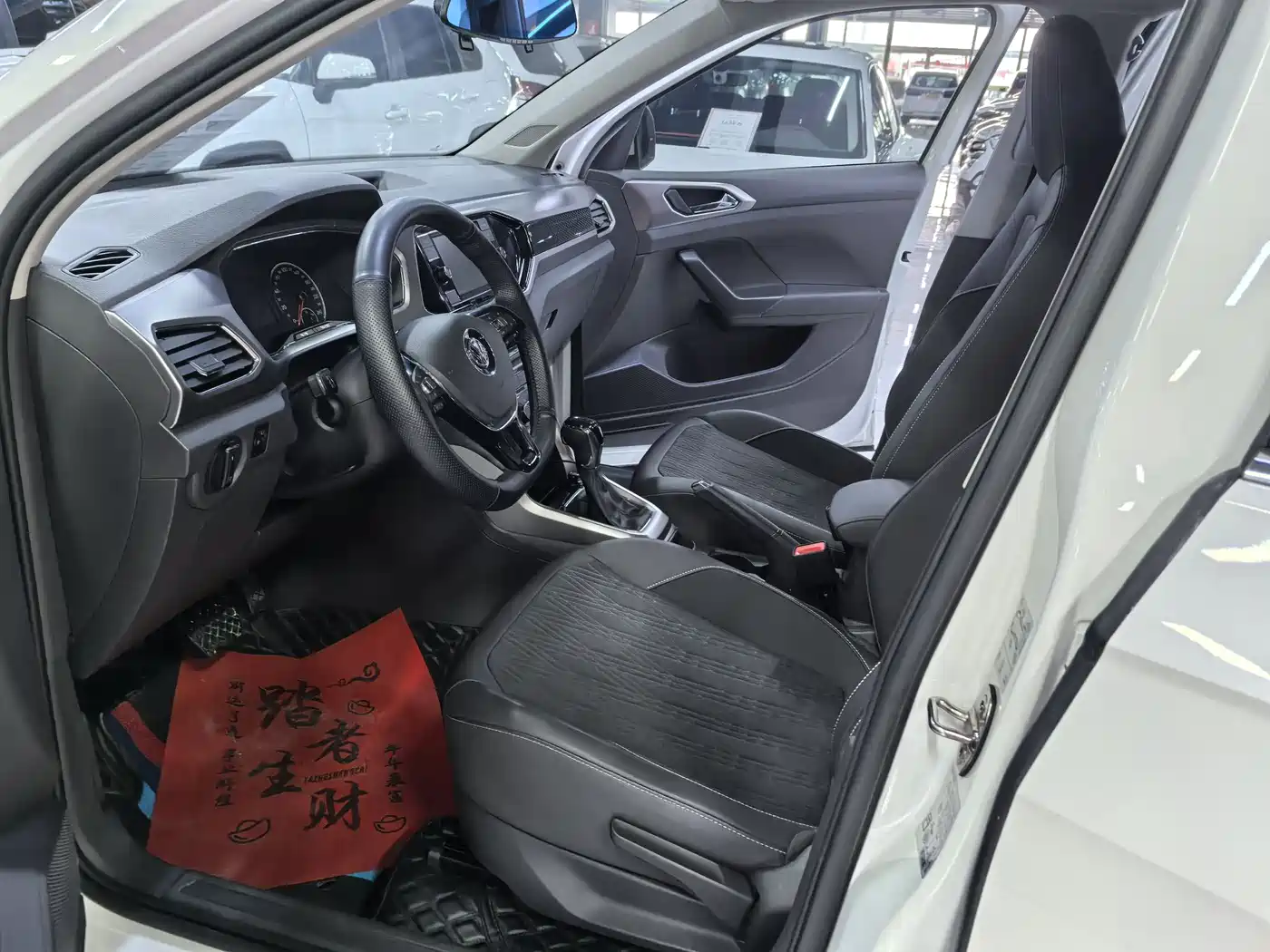Volkswagen T-Cross 2019 1.5L Automatic Comfort Edition фото 7